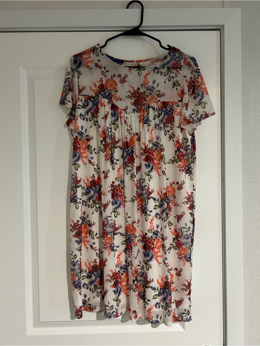 Women’s Floral Short Sleeve Dress - White with Red & Blue Flowers